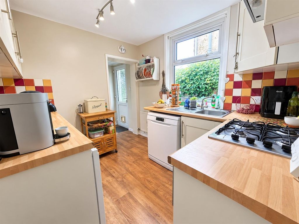 Property photo 1 of 11 Kitchen