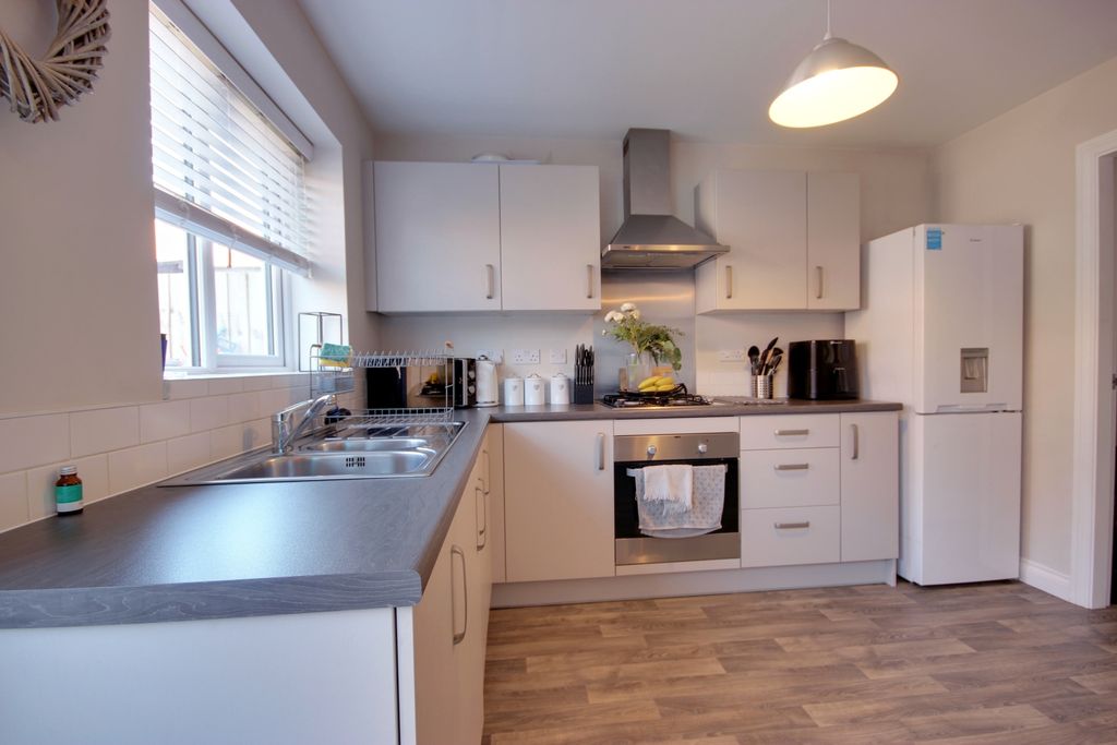Property photo 3 of 20 1 Kit Din C
