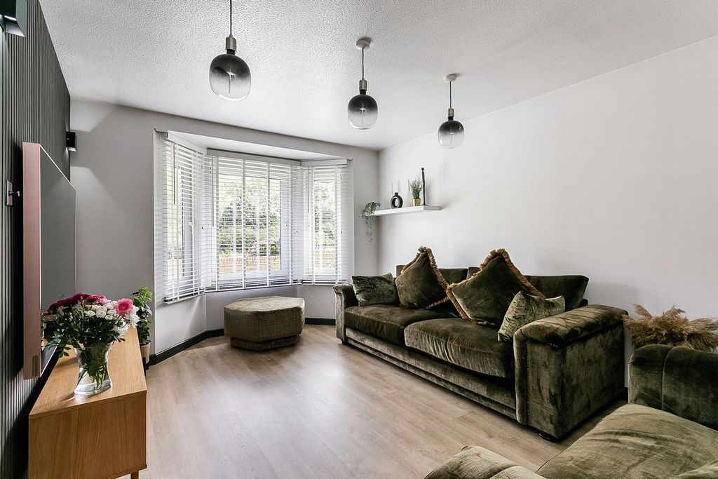 Property photo 2 of 34