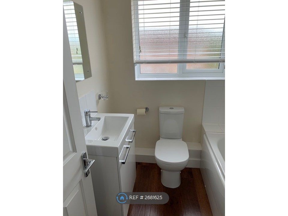 Property photo 3 of 6 Bathroom