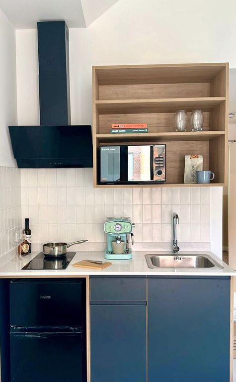 Property photo 3 of 11 Kitchenette