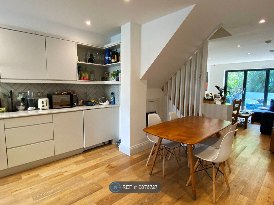 Property photo 3 of 12 Kitchen/Diner