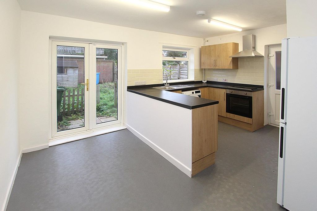 Property photo 3 of 8 Dining Kitchen