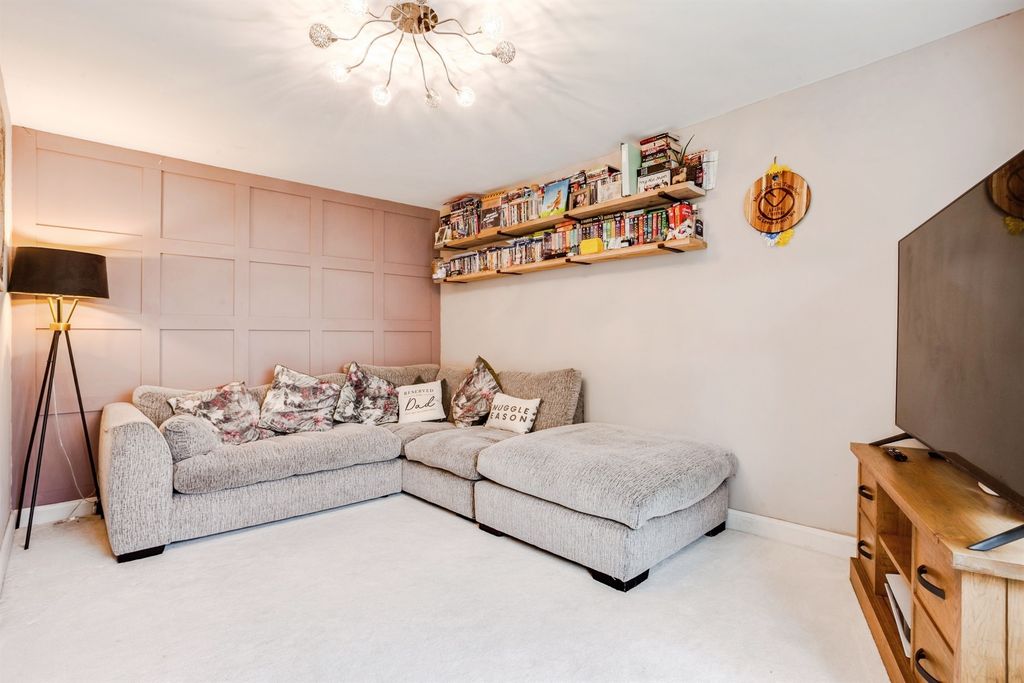 Property photo 3 of 17