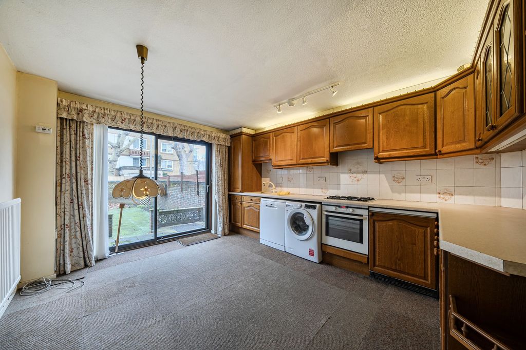 Property photo 2 of 21