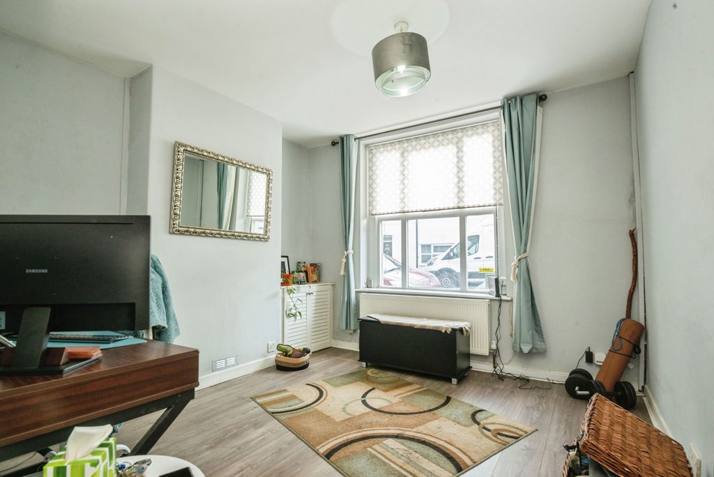 Property photo 2 of 11 Pbox-Img.Jpg