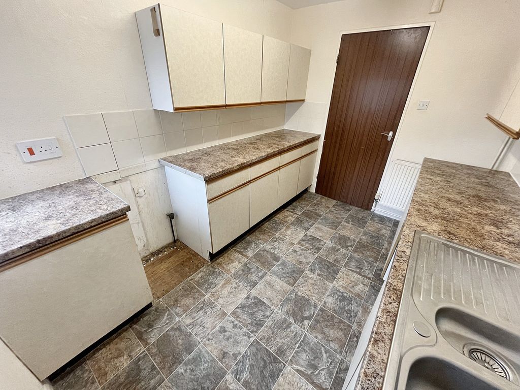Property photo 2 of 20 Kit2