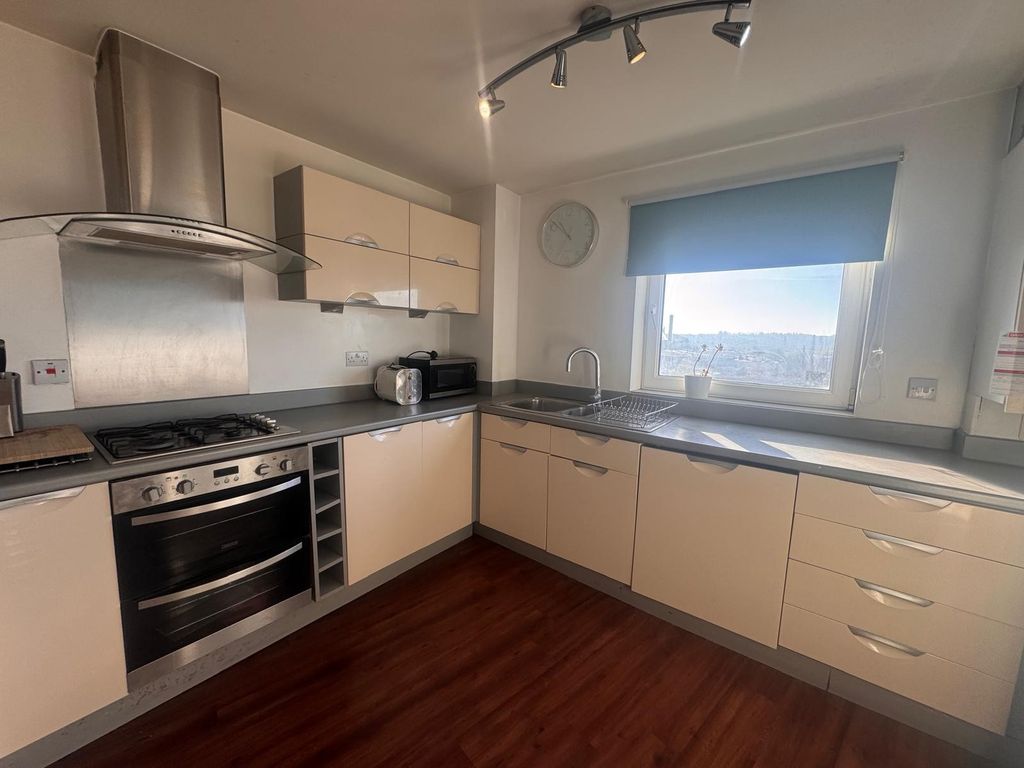 Property photo 3 of 9 Kitchen