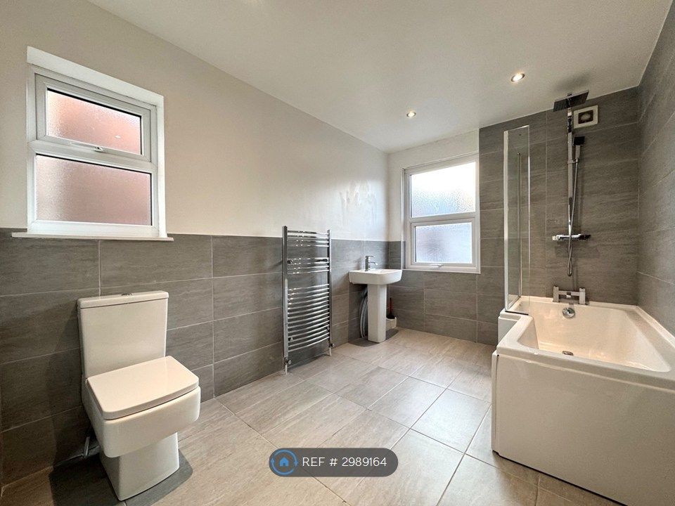 Property photo 2 of 17 Bathroom