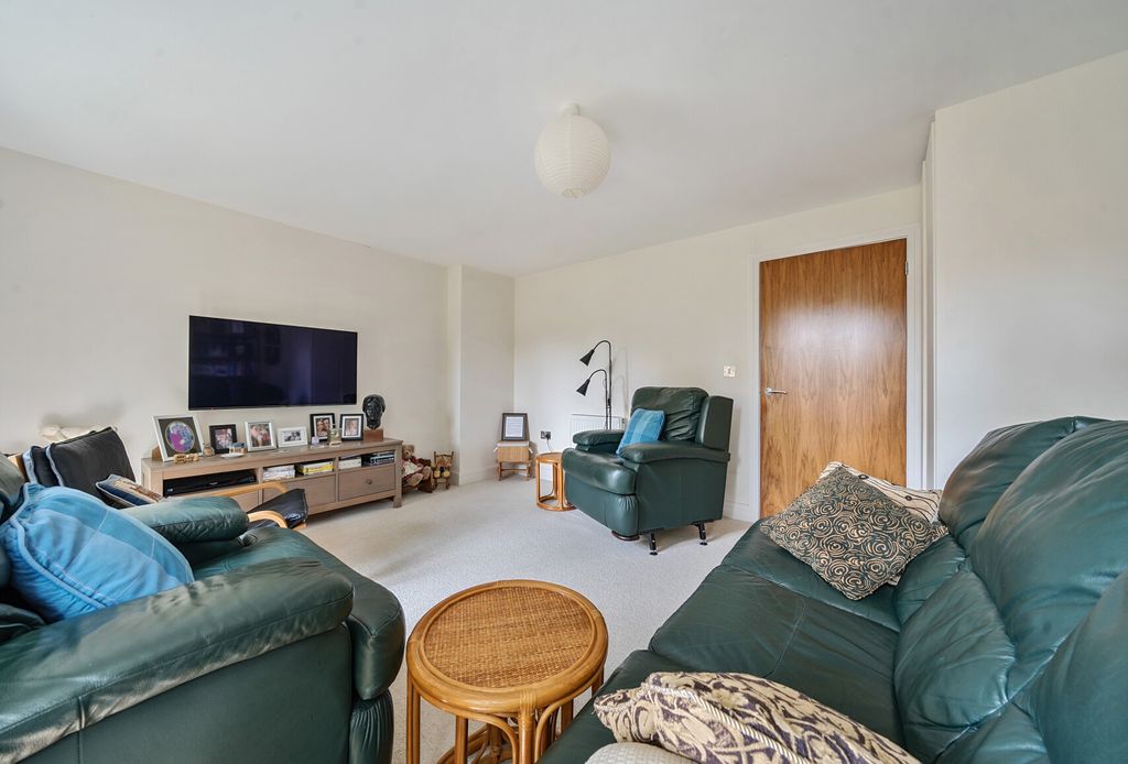 Property photo 3 of 15 1312663-12-685569...