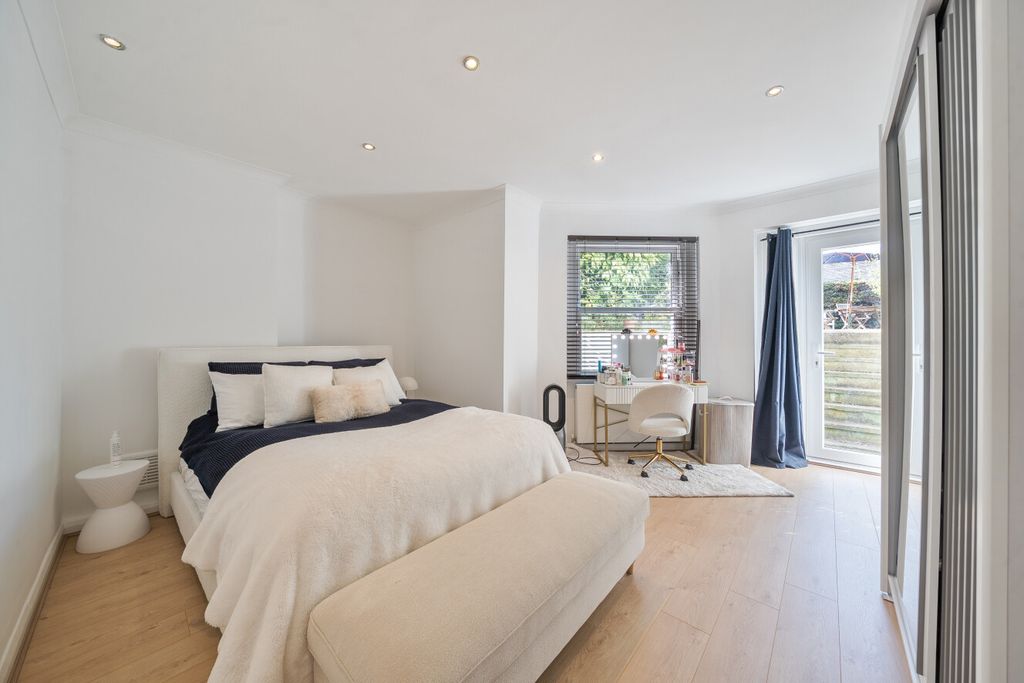 Property photo 3 of 12 1499893-1-6A6A282...