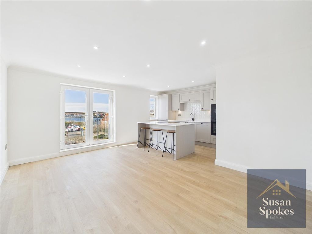 Property photo 3 of 20 Cam01858G0-Pr0237-Still002.Jpg