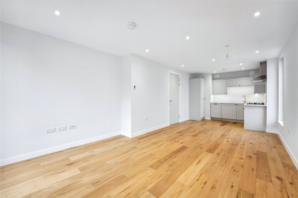Property photo 2 of 11 Picture No. 21