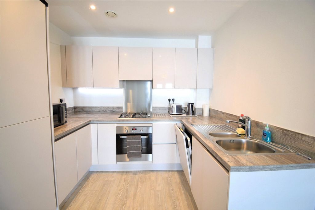 Property photo 3 of 7 Kitchen