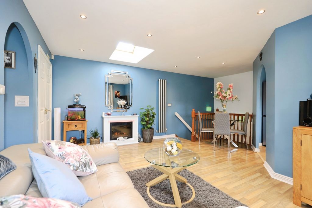 Property photo 3 of 20 Pbox-Img.Jpg
