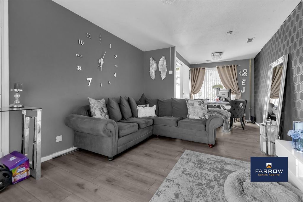 Property photo 2 of 22 Lounge / Diner