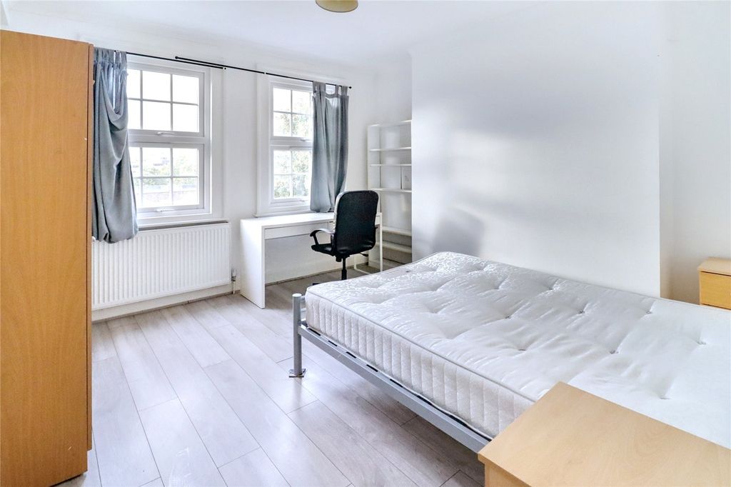 Property photo 3 of 5 Picture No. 11