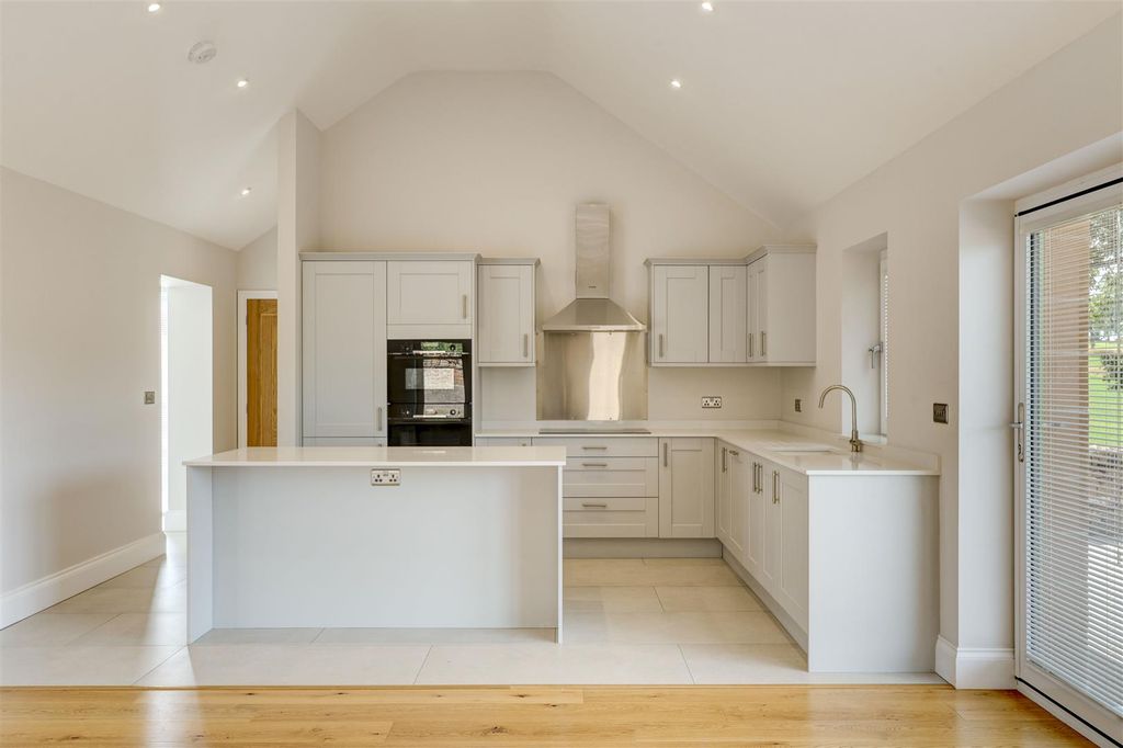 Property photo 3 of 29 Kitchen Lounge Diner