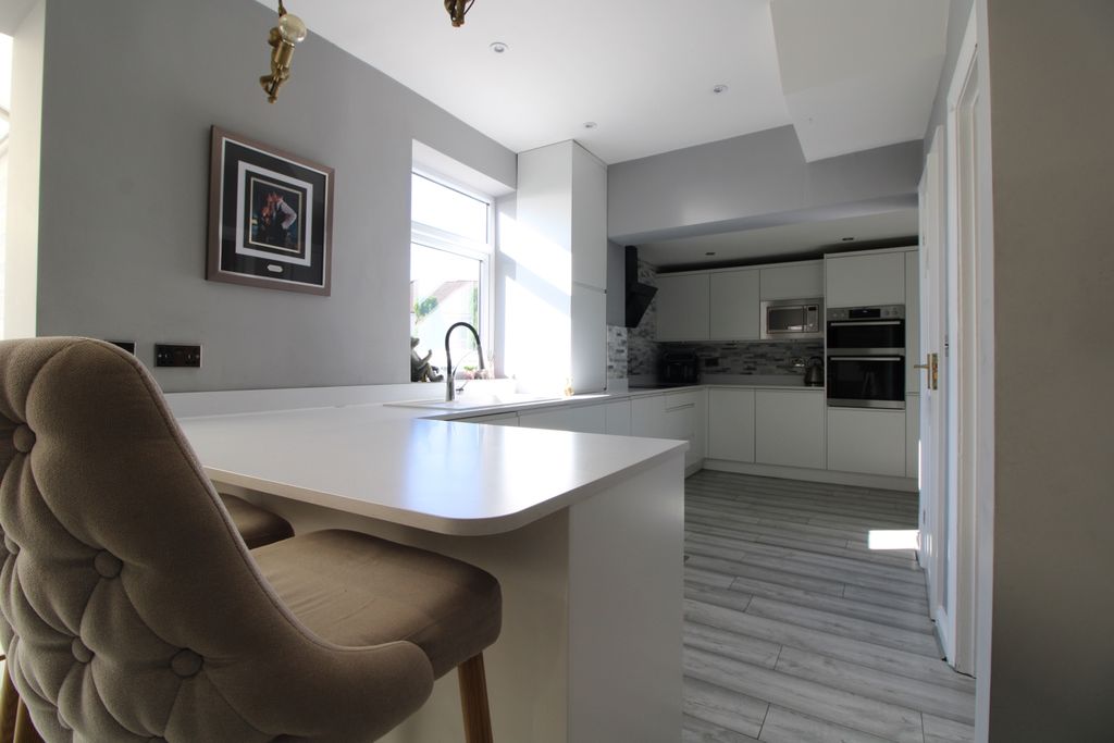 Property photo 3 of 17 C.Ki