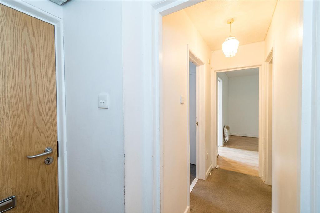 Property photo 2 of 6 Entrance