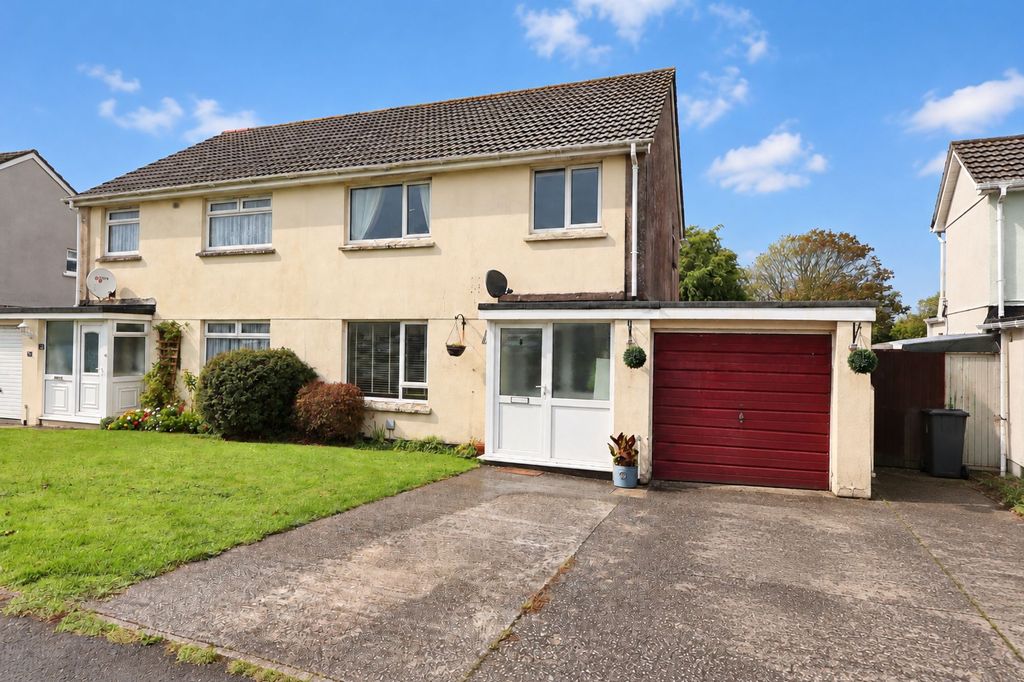 Property photo 1 of 17 External