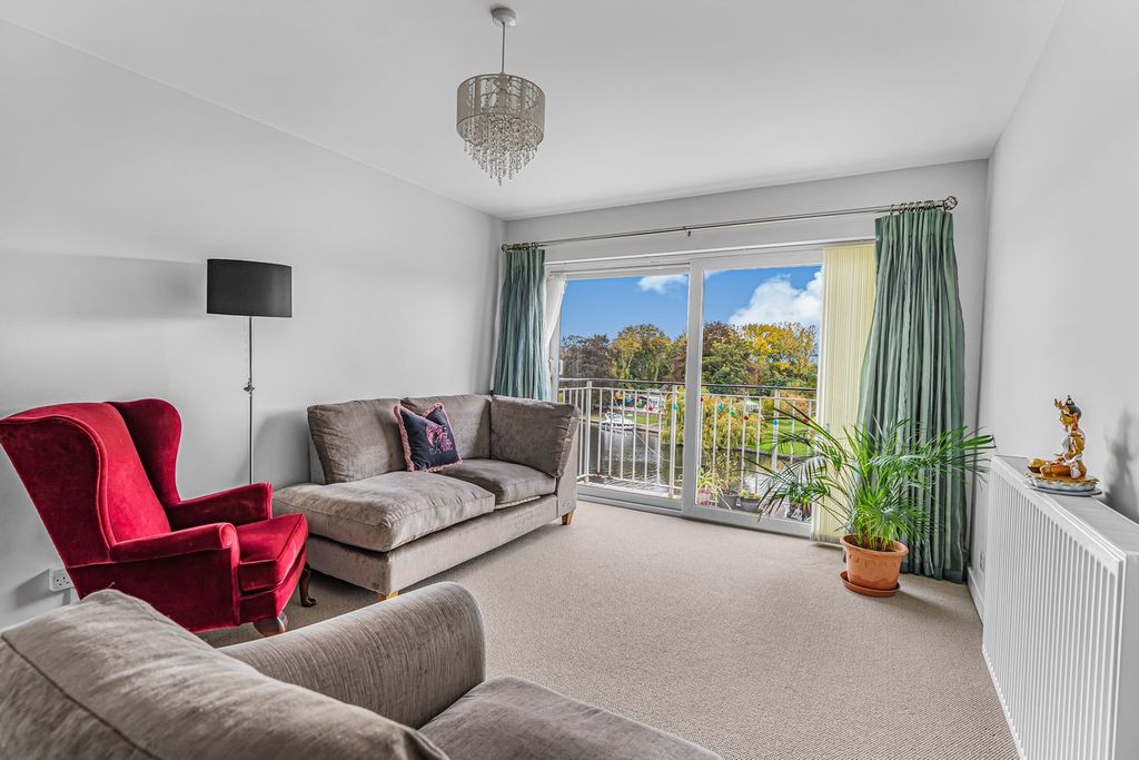 Property photo 2 of 22