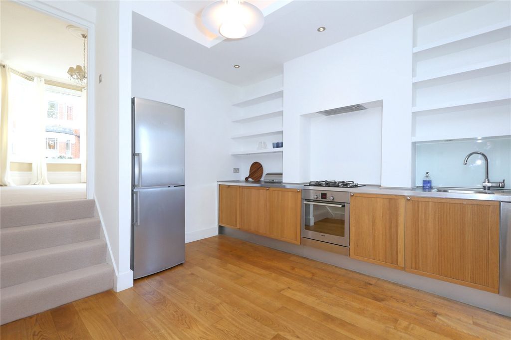 Property photo 3 of 10 Kitchen