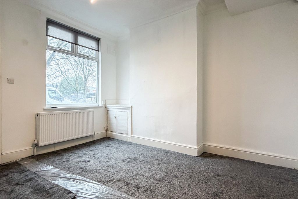 Property photo 3 of 12 Lounge