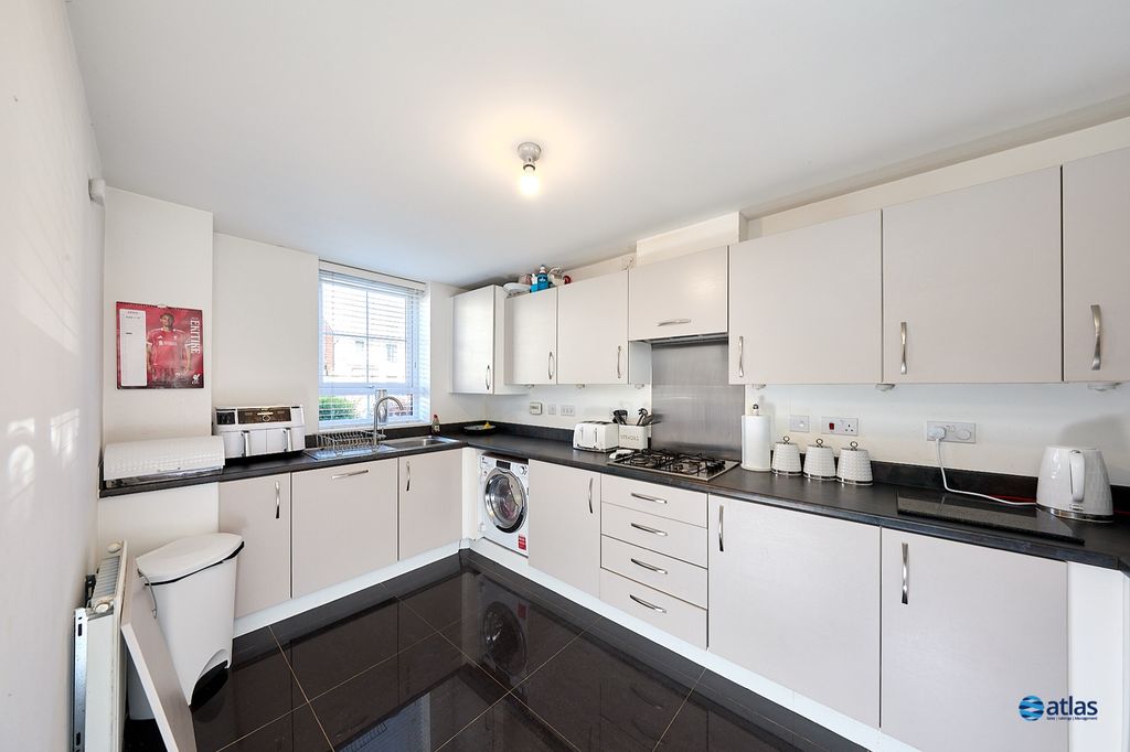 Property photo 2 of 19 Kitchen