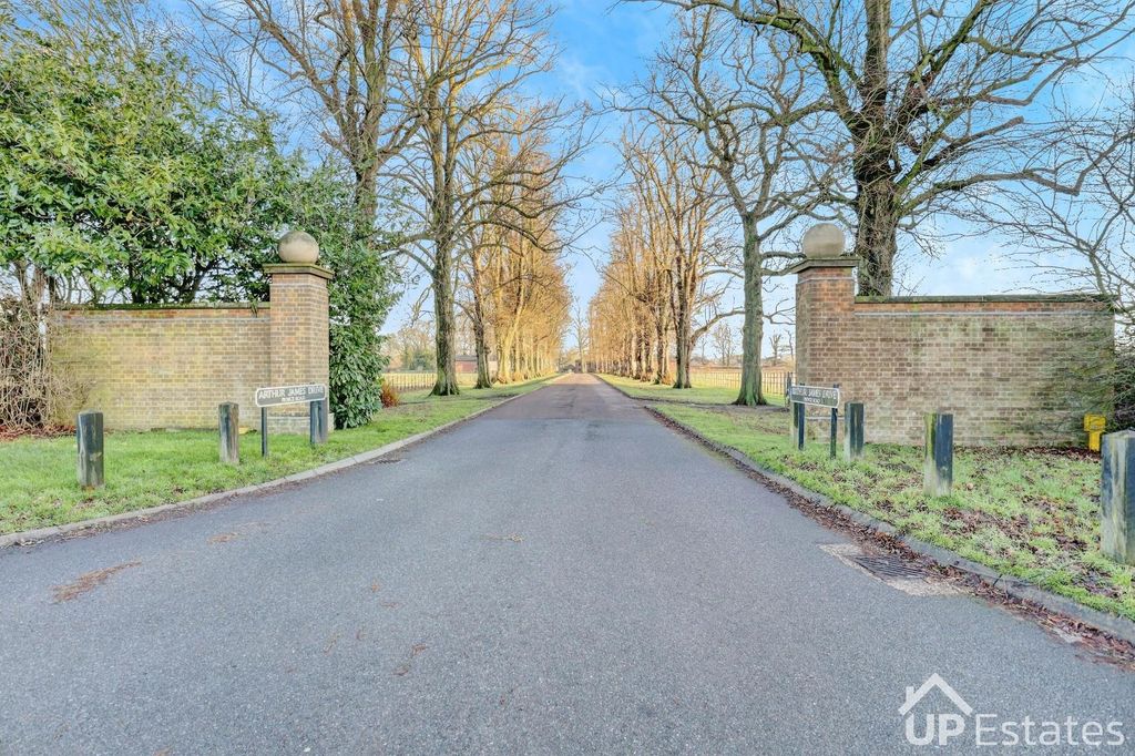 Property photo 2 of 40