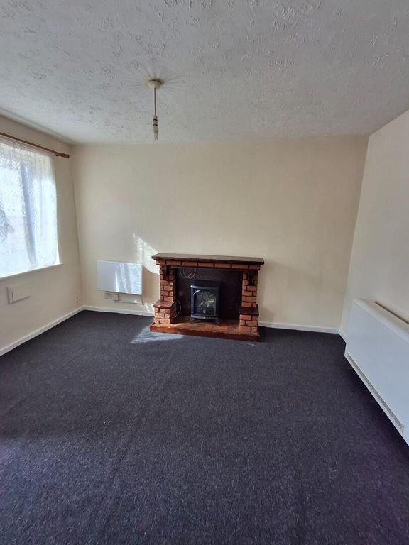 Property photo 2 of 5 Living Room