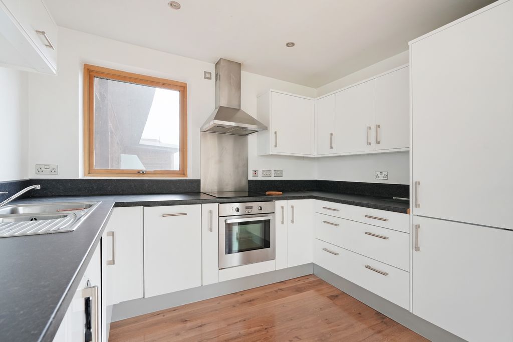 Property photo 2 of 18 Kitchen