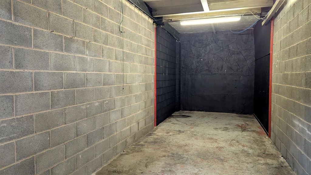 Property photo 2 of 8 1.21.2.12.1.2.121333.Jpg