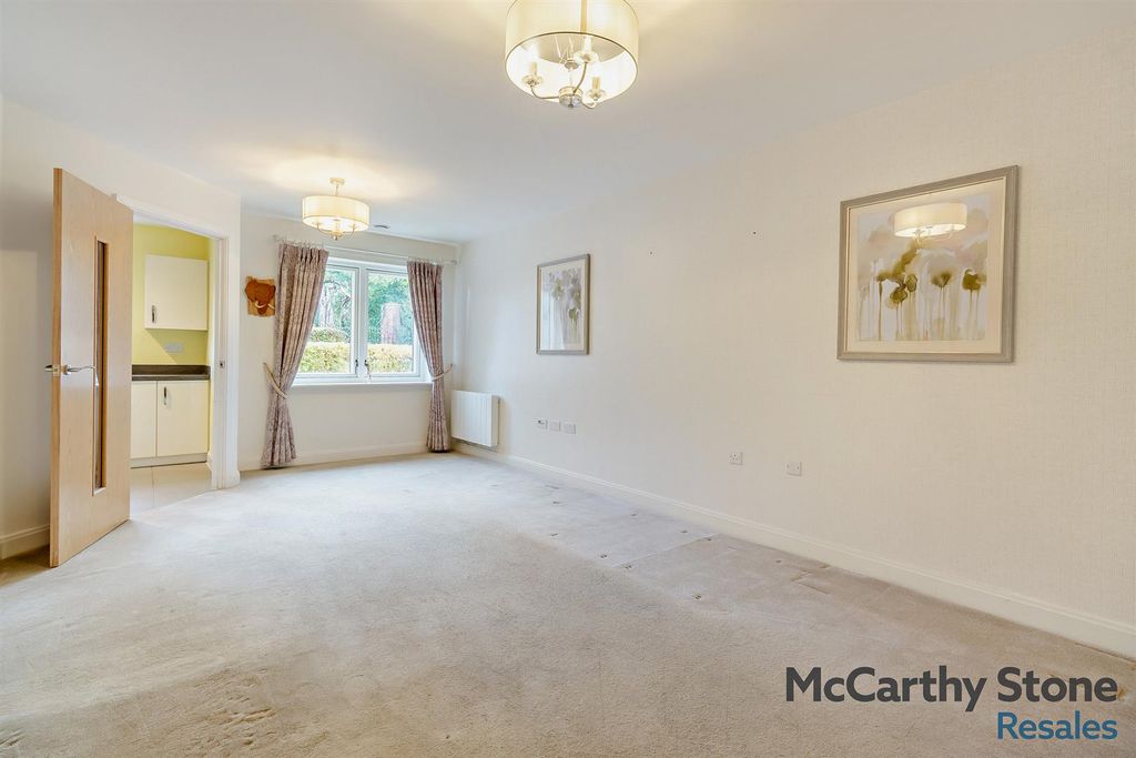 Property photo 3 of 23 8667154-Interior01-800.Jpg