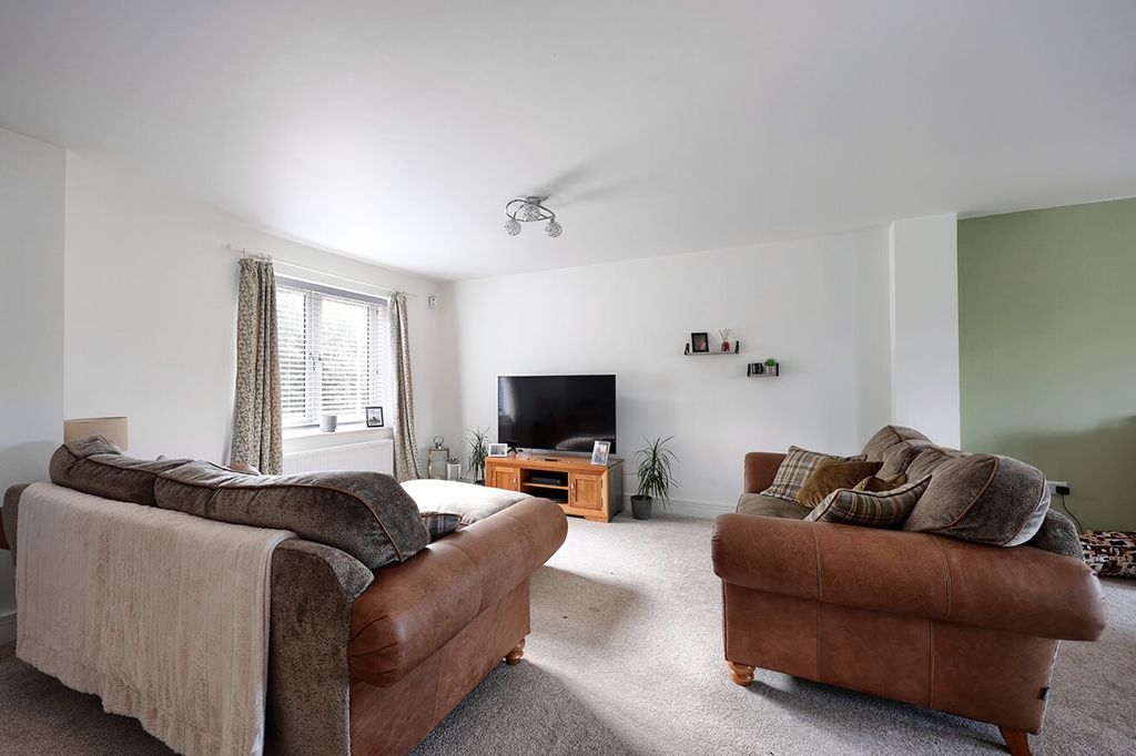 Property photo 3 of 25 4490356