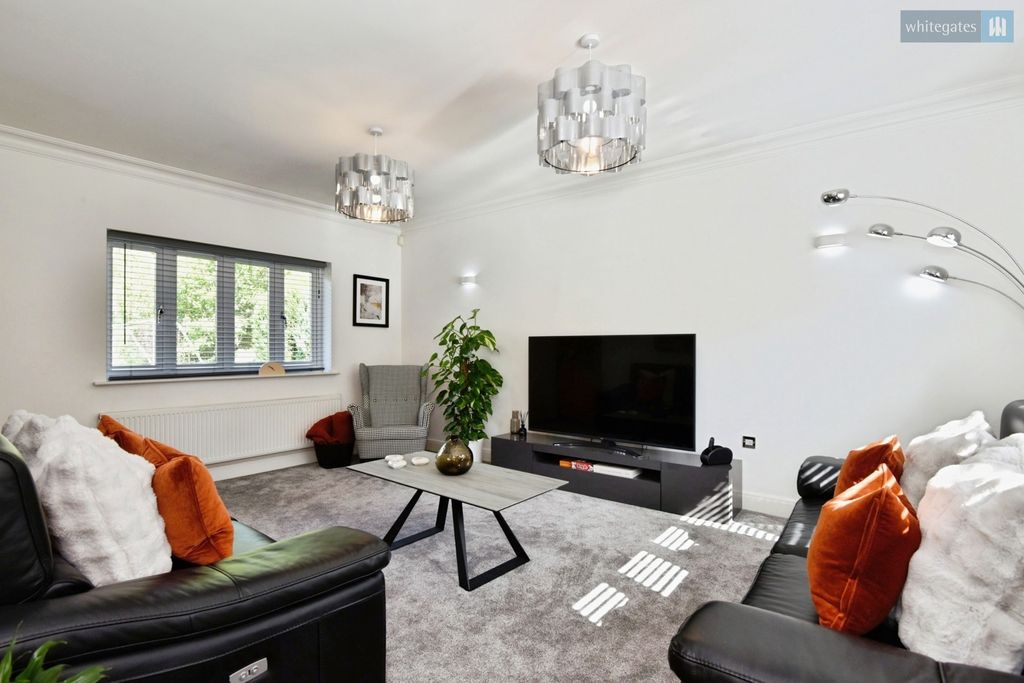 Property photo 3 of 36 Pbox-Img.Jpg