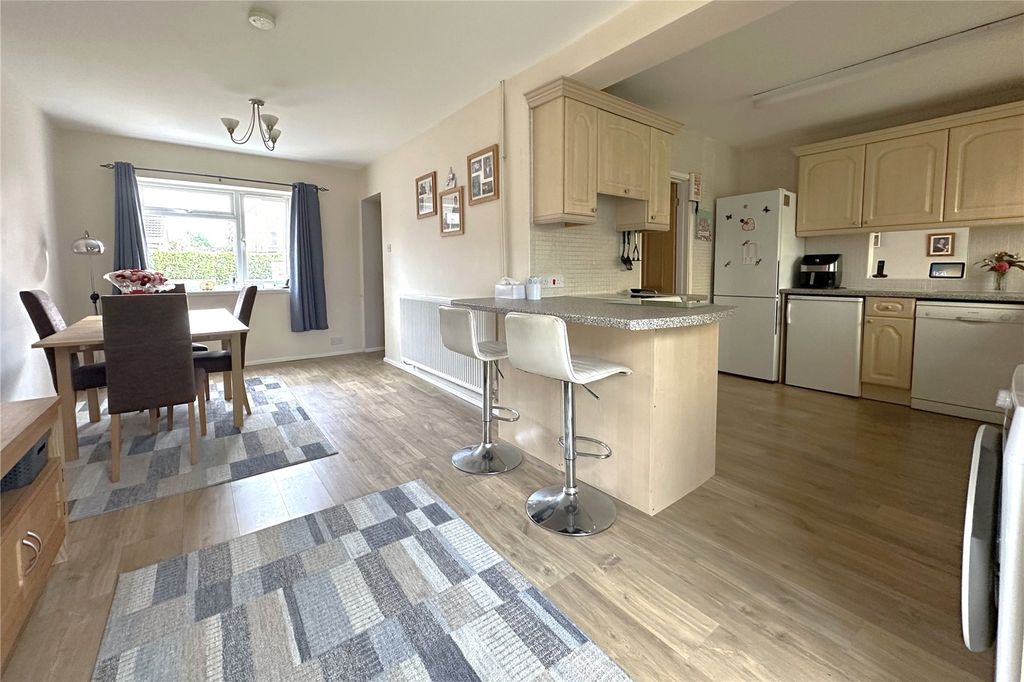 Property photo 2 of 37 Picture No. 13