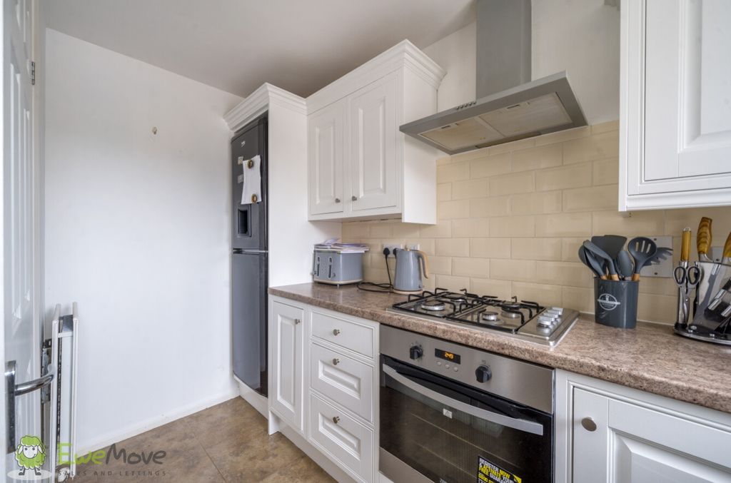Property photo 3 of 16 Kitchen
