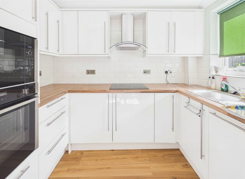 Property photo 3 of 13 Cam04425G0Pr0380Still013001