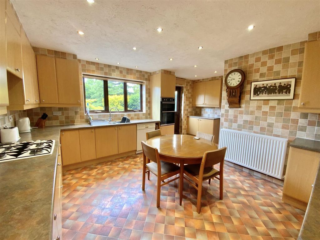 Property photo 3 of 21 Kitchen/ Breakfast Room