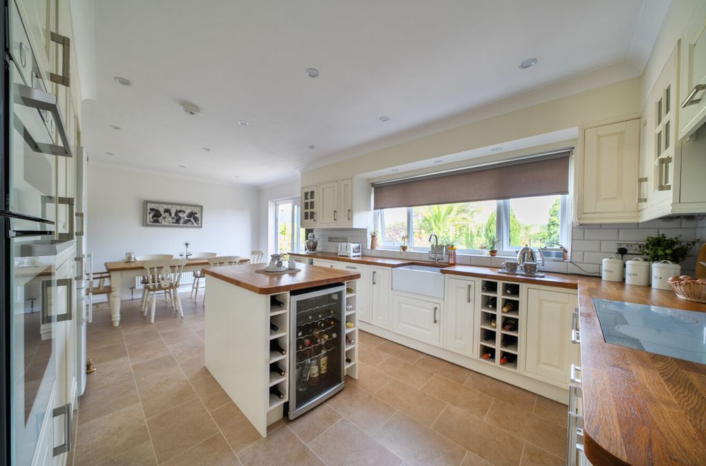 Property photo 3 of 30 Kitchen/Diner