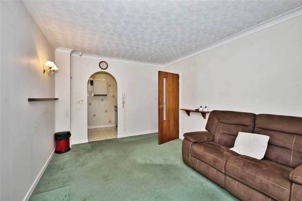 Property photo 3 of 9 Lounge