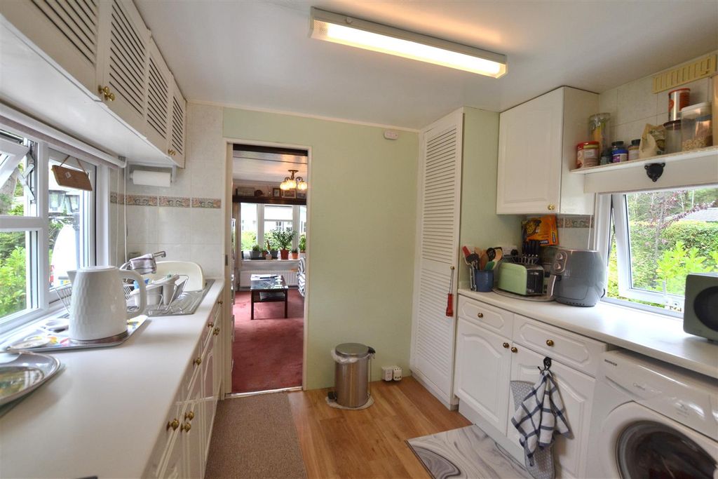 Property photo 3 of 14 Kitchen 1.Jpg
