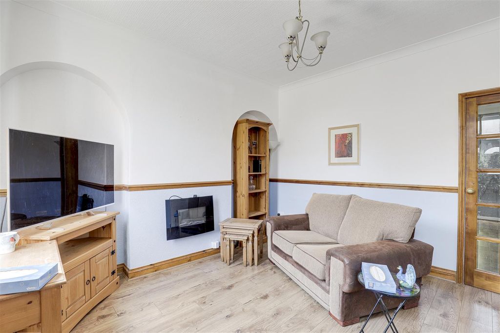 Property photo 3 of 16 373.Jpg