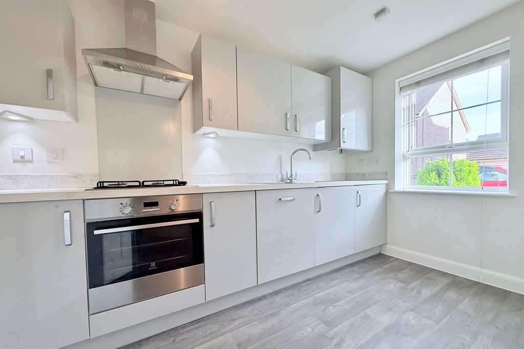 Property photo 3 of 28