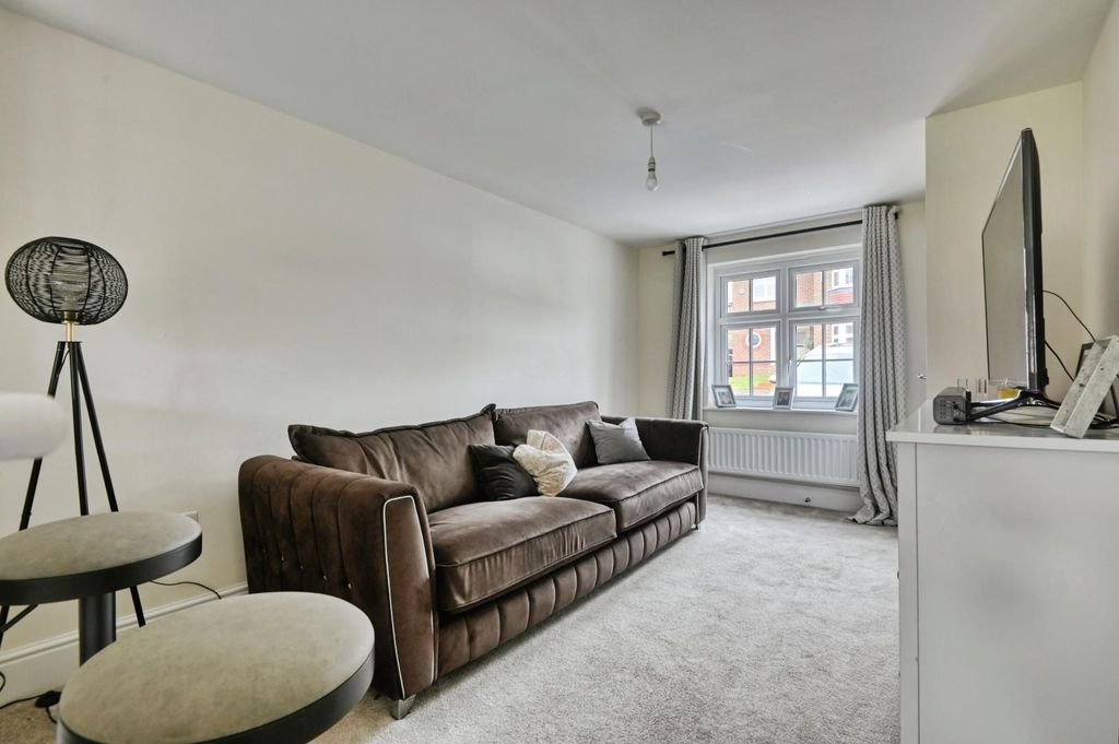 Property photo 2 of 14 43Sil4.Jpg
