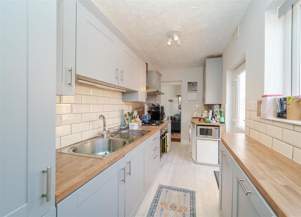 Property photo 2 of 19 Kitchen