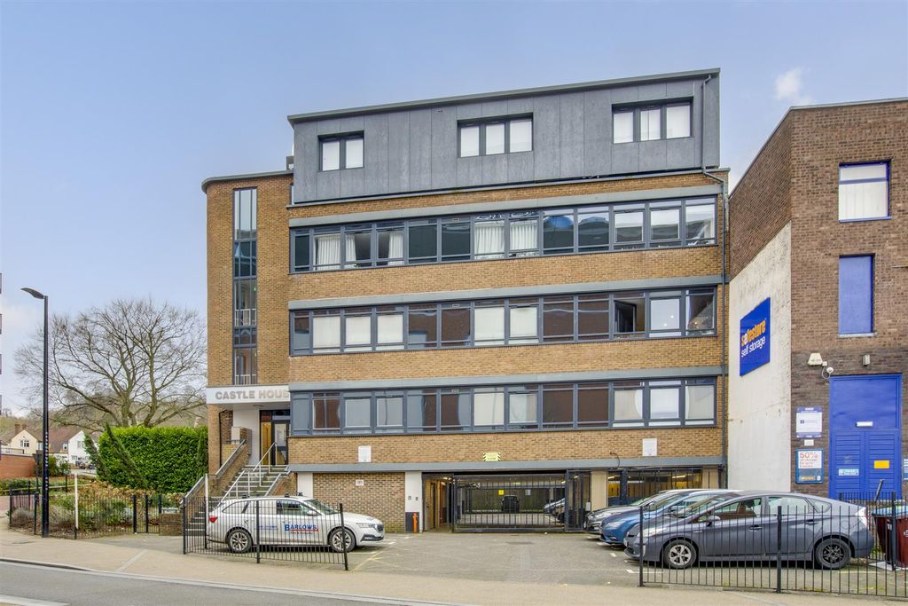 Property photo 1 of 13 13 Castle House, Desborough Road, Hp11 2Fp-13.Jpg