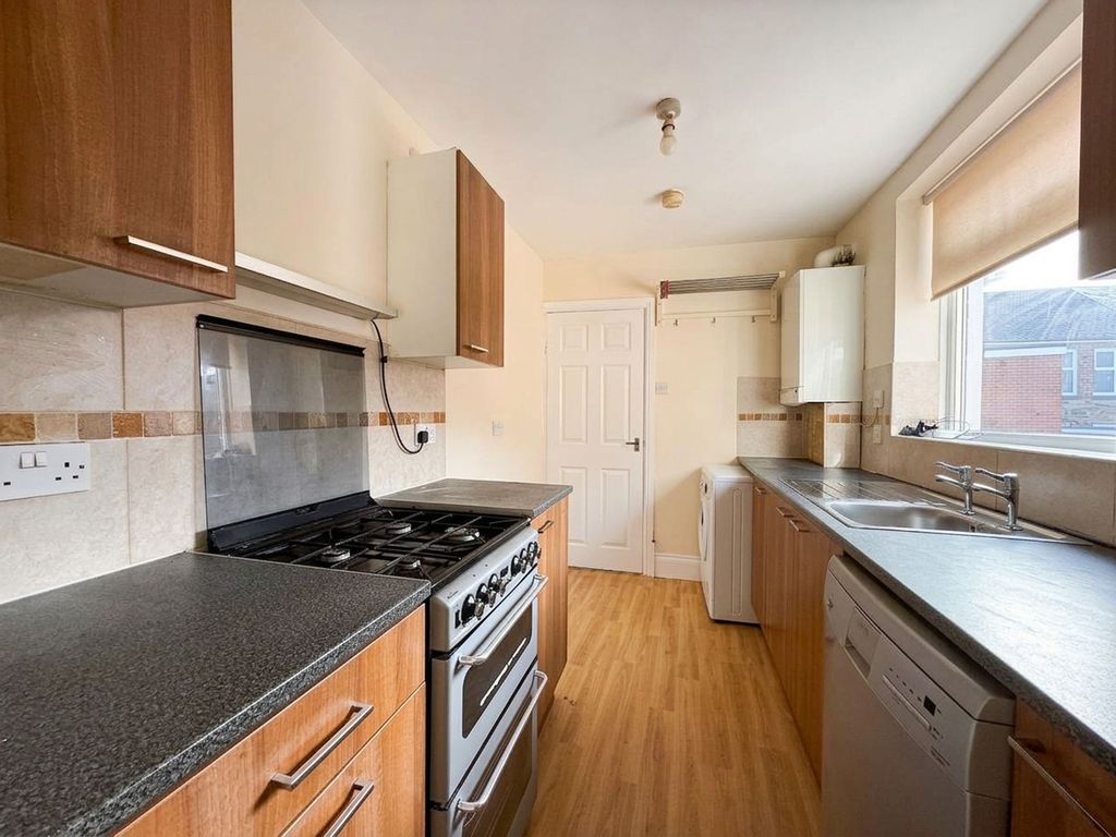 Property photo 1 of 7 Kitchen