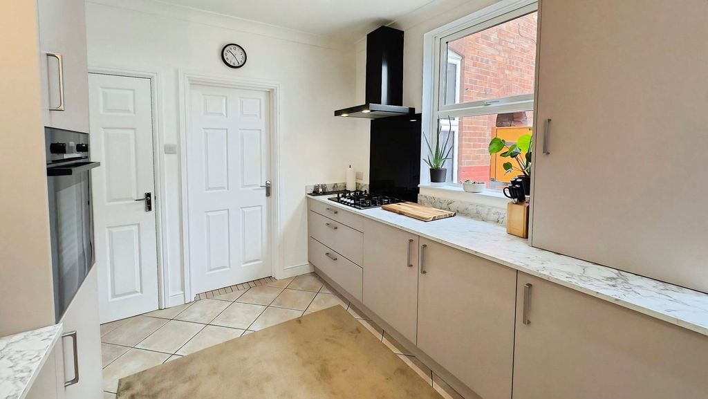 Property photo 2 of 34